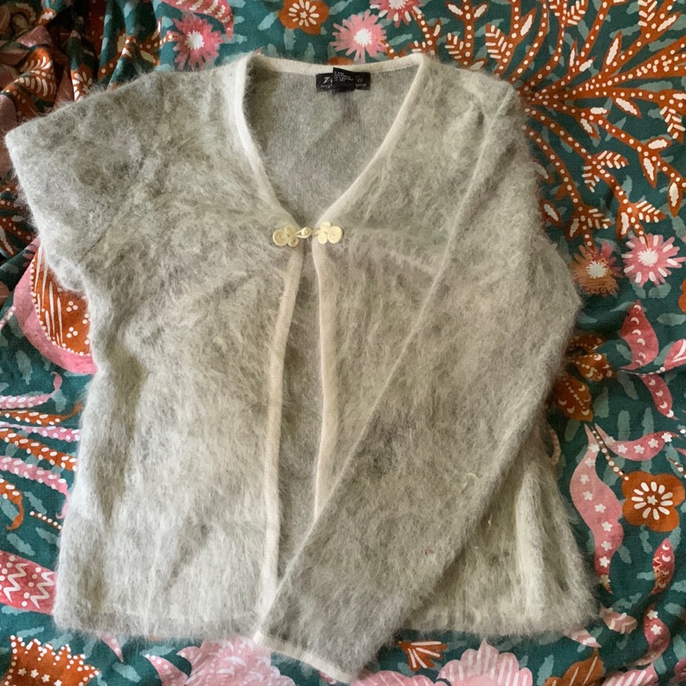80% Angora button sweatshirt
